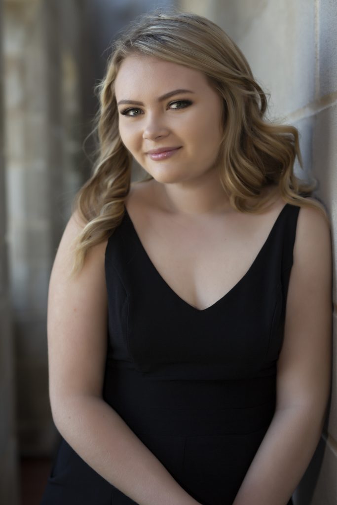 senior portrait shows catchlights in eyes